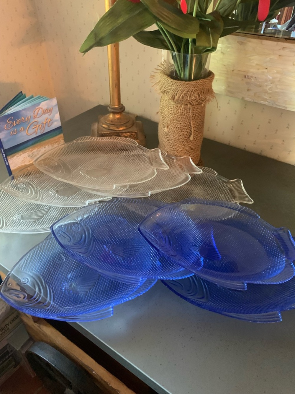 9 PARTY plastic fish small plates, perfect for that SEAFOOD touch. - Picture 4 of 9